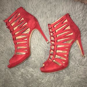 LIKE NEW RED MICHAEL KORS HEELS 😍